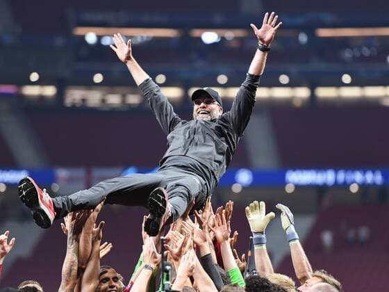 190601 Head coach Jürgen Klopp of Liverpool is raised by the players celebrating winning the UEFA Champions League final between Tottenham and Liverpool on June 1, 2019 in Madrid Photo Petter Arvidson BILDBYRAN kod PA 92302,  Copyright: PETTERxARVIDSON BB190601PA183