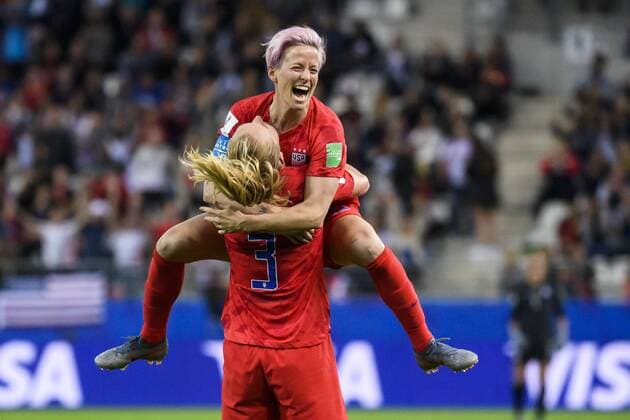 11 06 2019, xkvx, Football Women World Cup France, USA Thailand emspor, v l Goal celebration, celebrate the goal to 4 0 by Samantha Mewis National Team USA Reims