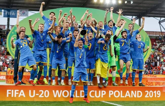 Lodz, Poland, 15 06 2019, FIFA U 20 World Cup Poland 2019, final, Ukraine Korea, award ceremony, winner photo, Ukraine cheers the U 20 World Cup 2019 Defodi 01048 181763 Defodi-048