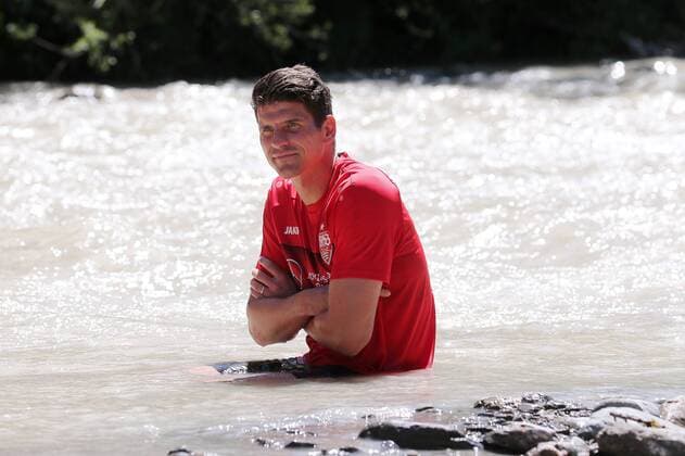 BAU 24 06 2019 Kitzbühel Football VfB Stuttgart in training camp, refreshment in the river Ache, Mario Gomez
