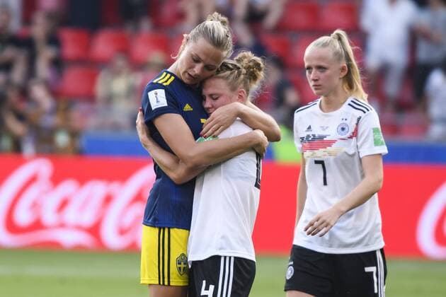 29 06 2019, xkvx, womens football World Cup quarter finals in France, Germany Sweden emspor, v l Germany DFB players disappointed after the match, looking disappointed, dissapointed Fridolina Rolfo national football team Sweden , Leonie Maier German national football team DFB Rennes