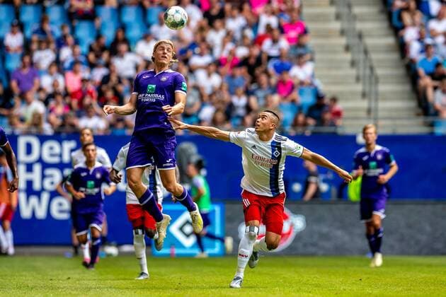 Hamburg, 20 July 2019 Football, friendly match, Hamburger SV RSC Anderlecht Sebastiaan Bornauw RSC Anderlecht, 24 , Bobby Wood Hamburger SV, 11 DFL REGULATIONS PROHIBIT ANY USE OF PHOTOGRAPHS AS IMAGE SEQUENCES AND OR QUASI VIDEO
