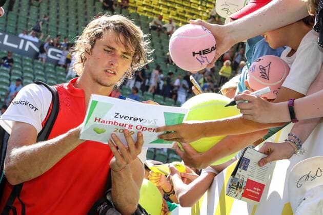 Alexander Zverev GER signs autographs after his match against Nicolas Jarry CHI , Hamburg European Open 2019, ATP 500, Hamburg, 23 07 2019,