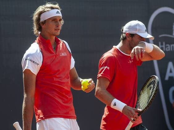 Hamburg European Open 2018 24 07 2019, Hamburg Rothenbaum, Club an der Alster, Hamburg European OPEN, tennis tournament, in picture thumbs up Alexander Zverev GER Mischa Zverev GER