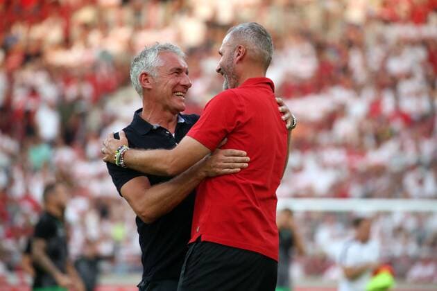 VfB Stuttgart Hannover 96 Germany, Stuttgart, 26 07 2019, Soccer, 2 Bundesliga, Season 2019 2020, 1 Matchday, VfB Stuttgart Hannover 96 v l Mirko Slomka Trainer Hannover 96 , Tim Walter Trainer VfB Stuttgart , DFL DFB REGULATIONS PROHIBIT ANY USE OF PHOTOGRAPHS AS IMAGE SEQUENCES AND OR QUASI VIDEO