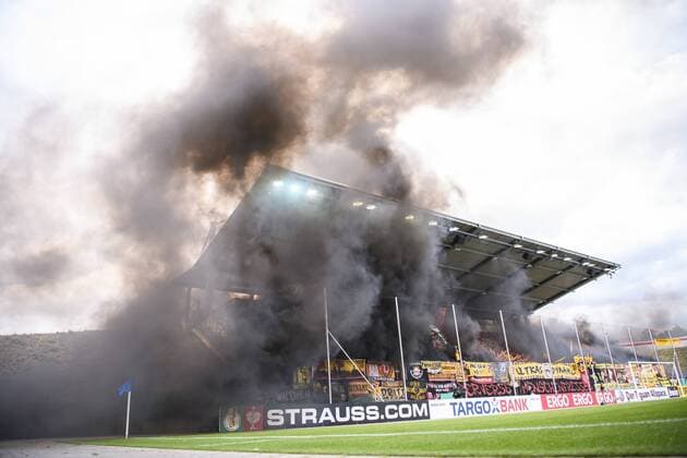 10 08 2019, xkvx, Soccer DFB Cup 1 Round, TuS Dassendorf Dynamo Dresden emspor, v l Dynamo Dresden Fans Pyro Pyrotechnics Fire Smoke Ultras Mood Fanblock Smoke Bengalo Mask Masks DFL DFB REGULATIONS PROHIBIT ANY USE OF PHOTOGRAPHS as IMAGE SEQUENCES and or QUASI VIDEO Zwickau