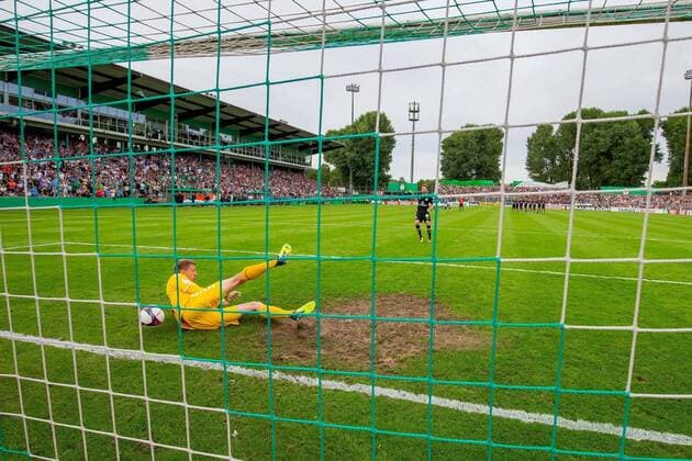 Lukas Raeder Nr 32, VfB Luebeck slips a penalty into the goal VfB Luebeck vs FC St Pauli, football, DFB cup, 1 round, 11 08 19 Luebeck Schleswig Holstein Germany Copyright: xAgentur54Gradx xChristianxSchaffrathx