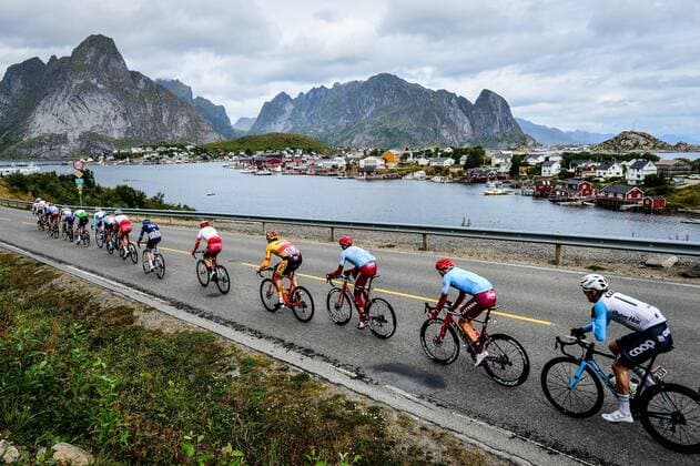 Peloton during the 1 stage of the Arctic Race of Norway on the Lofoten Landscape Feature Nature Background Illustration Impression Overview compact driver field Action Racing scene Landscape horizontal Event 7 Arctic Race of Norway 1 stage Stage 1 A to to Leknes 181 0 km Location Leknes Region Province Nordland Land Country Norway Norge Date Date 15 08 2019 Stiehl Photography