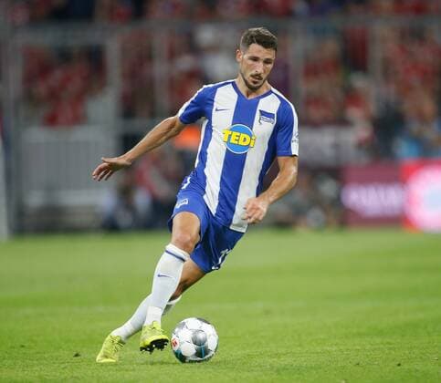 Mathew Leckie Hertha Single action at the ball FC Bayern Muenchen Hertha BSC Berlin Munich, GER, 16 08 2019, 1 matchday soccer Bundesliga 2019 2020