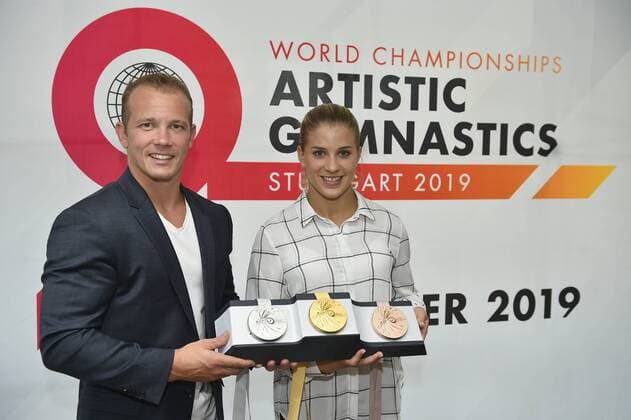 Elisabeth Seitz, Turn Team Germany right Fabian Hambüchen, Ambassador Turn WM Stuttgart 2019 left Turn WM Stuttgart 2019 Presentation of medals in the manufactory Kußmaul, Weinstadt, on 21 08 2019 Turn WM Stuttgart 2019 Presentation of medals in the manufactory Kußmaul, Weinstadt, on 21 08 2019