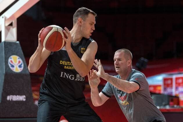 Basketball Shenzhen 30 09 2019 FIBA Basketball World Championships World Cup WM Training Germany Johannes Voigtmann Germany, No 07 Henrik Rödl Germany, national coach Roll Roedl li