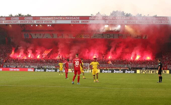fireworks pyrotechnics on the forest side sports football football DFL Bundesliga men season 2019 2020 31 08 2019 1 FC Union Berlin FCU vs BVB Borussia Dortmund DFL regulations prohibit any use of photographs as image sequences and or quasi video