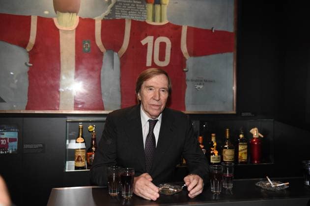 xnjx 05 09 2019 Moenchengladbach Borussia Moenchengladbach Museum Fohlenwelt Special exhibition Guenter Netzer Guenter Netzer in the replica bar covers lane which he ran in the 70s According to the DFL Deutsche Fussball Liga it is forbidden, to utilize photographs taken in the stadium and or from the match in the form of sequence images and or video-like photo sequences or to have them utilized DFL regulations prohibit any use of photographs as image sequences and or quasi video Moenchengladbach