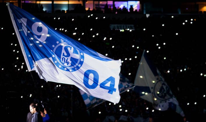 Gelsenkirchen, 20 09 2019 Schalke flag shines FC Schalke 04 FSV Mainz 05 DFL regulations prohibit any use of photographs as image sequences and or quasi video