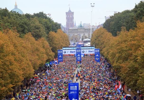 GER, Berlin Marathon 29 09 2019, Berlin, Berlin, GER, Berlin Marathon, in the picture Siegessaeule, Runner, nordphotox xEngler nph00076