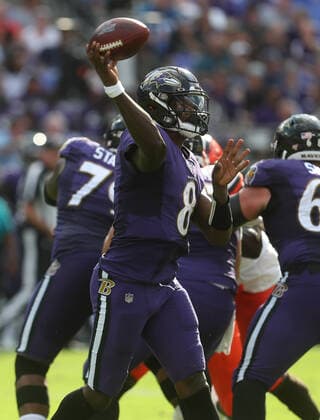 NFL, American Football Herren, USA 2019: Browns vs Ravens SEP 29, Baltimore Ravens QB Lamar Jackson (8) in action during a game against the Cleveland Browns at M&T Bank Stadium in Baltimore, Maryland on September 29, 2019. Photo Mike Buscher Cal Media Sipa USA(Credit Image: © Mike Buscher Cal Sport Media Sipa USA CSM Sipa USA) NO ARCHIVING, EDITORIAL USE ONLY, NO USE IN BOOKS WITHOUT CONSENT Baltimore MD United States Copyright: xCalxSportxMediax 20190930001423219193