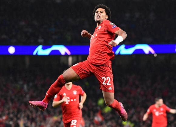 01 10 2019, xkvx, Football UEFA Champions League, Tottenham Hotspur FC Bayern Muenchen emspor, v l Serge Gnabry FC Bayern Muenchen celebrate the goal, The goal celebration for the 1 3 DFL DFB REGULATIONS PROHIBIT ANY USE OF PHOTOGRAPHS as IMAGE SEQUENCES and or QUASI VIDEO London