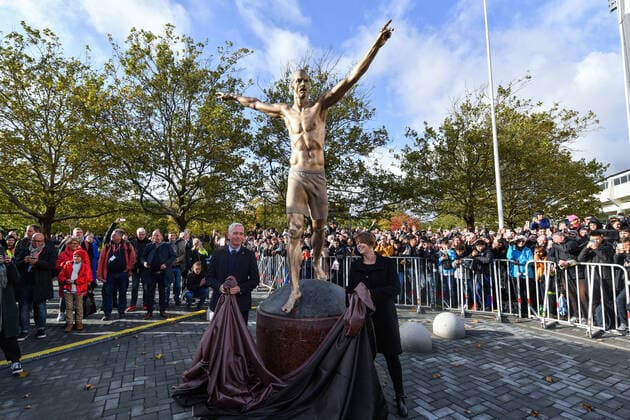 191008 Hakan Sjöstrand, General Secretary of the Swedish Football Association, and Katrin Stjernfeldt Jammeh, Chairwoman Malmö City Council reveals the statue of Zlatan Ibrahimovic Stadiontorget on October 8, 2019 in Malmö Photo Petter Arvidson BILDBYRAN code PA 92363,  Copyright: PETTERxARVIDSON BB191008PA053