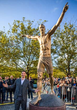 191008 Zlatan Ibrahimovic pose besides his statue after the revealing ceremony of his statue at Stadiontorget on October 8, 2019 in Malmö Photo Petter Arvidson BILDBYRAN kod PA 92363 bbeng fotboll football soccer Zlatan Ibrahimovic staty Statue,  Copyright: PETTERxARVIDSON BB191008PA098
