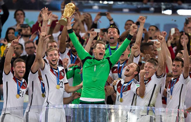 Rio de Janeiro, 13 07 2014, Estadio do Maracana Goalkeeper Manuel Neuer Deutschland with Cup Christoph Kramer Germany , Shkodran Mustafi Germany , Benedikt Höwedes Germany , Bastian Schweinsteiger Germany , Miroslav Klose Germany Germany Argentina mm
