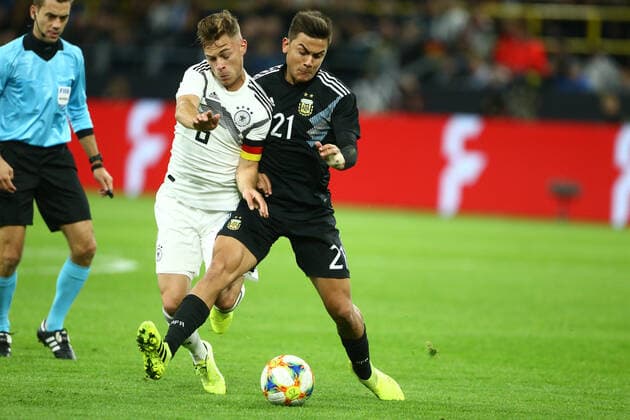 Joshua Kimmich Germany in duel with Paulo Dybala Argentina , Germany vs Argentina, Football, Friendly match, 09 10 2019 DFB regulations prohibit any use of photographs as image sequences and or quasi video Germany vs Argentina, Football, Friendly match, 09 10 2019 Dortmund Copyright: xEIBNER AlexanderxNeisx EP_ANS