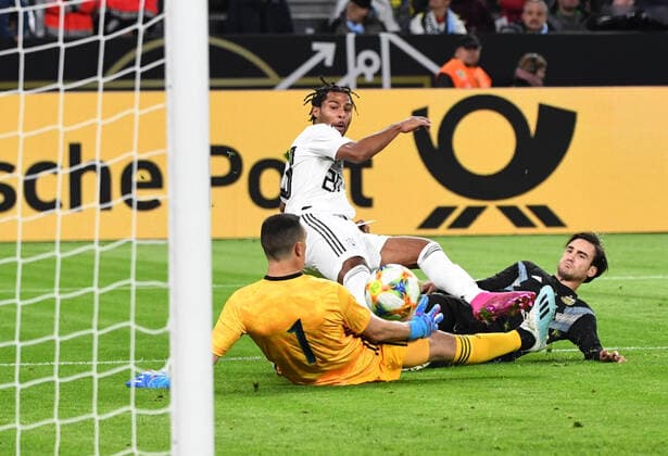Soccer, Men, Season 2019 2020, international match in Dortmund, Germany Argentina, Serge Gnabry Germany scored the goal to 1-0 against goalkeeper Augustin Marchesin Argentina , 09 10 2019, Copyright: xMatthiasxKochx