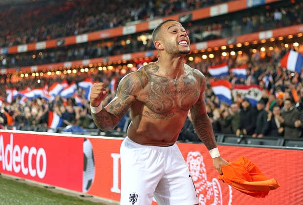 10 10 2019, football, international, European Championship qualification, Group C, 7 matchday, Netherlands Northern Ireland, in the stadium De Kuip Rotterdam cheering goal scorer Memphis Depay Netherlands to the goal of 3 1