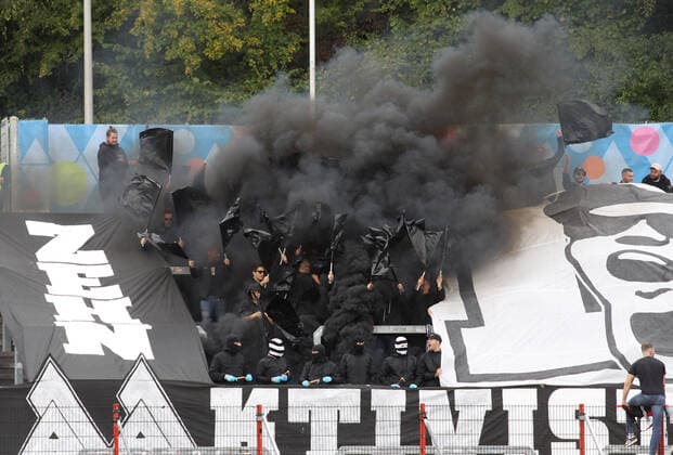 12 10 2019, xklex, Southwest Regional Football League, 1 FC Saarbruecken VfR Aalen emspor, v l Fans of VfR Aalen, choreography, choreography, flags, pyro, pyrotechnics, smoke DFL DFB REGULATIONS PROHIBIT ANY USE OF PHOTOGRAPHS as IMAGE SEQUENCES and or QUASI VIDEO Voelklingen