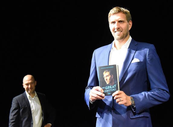 17 10 2019, xhbx, Basketball Book Fair, Dirk Nowitzki Team Book presentation The Great Nowitzki emspor, v l Author Thomas Pletzinger, Dirk Nowitzki DFL DFB REGULATIONS PROHIBIT ANY USE OF PHOTOGRAPHS as IMAGE SEQUENCES and or QUASI VIDEO Frankfurt