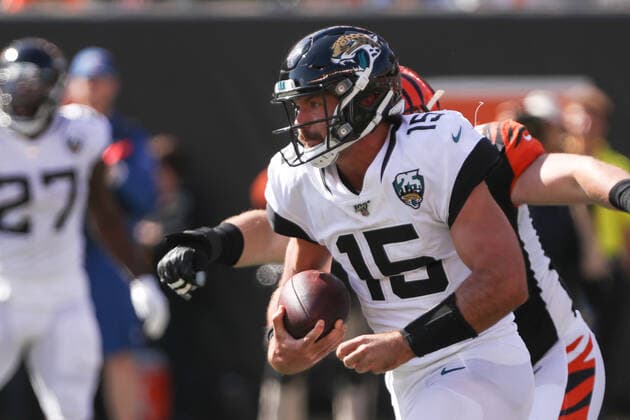 CINCINNATI, OH - OCTOBER 20: Jacksonville Jaguars quarterback Gardner Minshew (15) carries the ball during the game against the Jacksonville Jaguars and the Cincinnati Bengals on October 20th 2019, at Paul Brown Stadium in Cincinnati, OH. (Photo by Ian Johnson Icon Sportswire) NFL, American Football Herren, USA OCT 20 Jaguars at Bengals Icon191020010