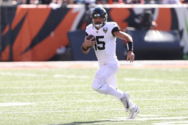 CINCINNATI, OH - OCTOBER 20: Jacksonville Jaguars quarterback Gardner Minshew (15) carries the ball during the game against the Jacksonville Jaguars and the Cincinnati Bengals on October 20th 2019, at Paul Brown Stadium in Cincinnati, OH. (Photo by Ian Johnson Icon Sportswire) NFL, American Football Herren, USA OCT 20 Jaguars at Bengals Icon191020011