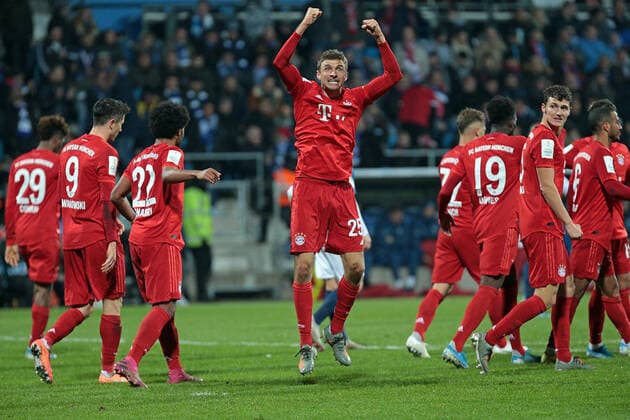 29 10 2019, xovx, Soccer DFB Cup 2 Round, VfL Bochum FC Bayern Muenchen emspor, Cheers after the goal to 1 2 by Thomas Mueller FC Bayern Muenchen , Action DFL DFB REGULATIONS PROHIBIT ANY USE OF PHOTOGRAPHS as IMAGE SEQUENCES and or QUASI VIDEO Bochum
