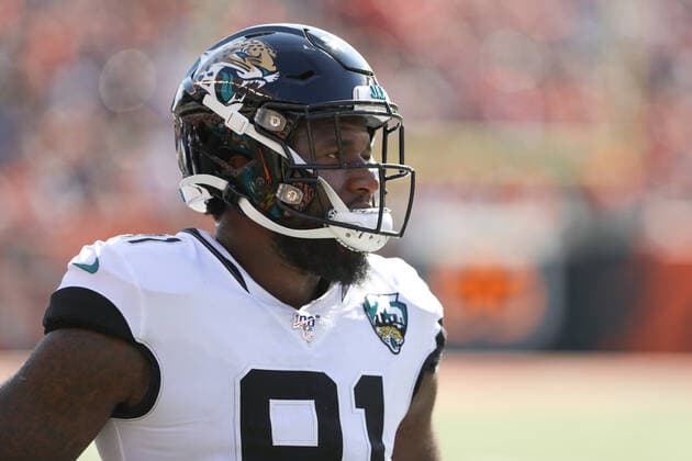 CINCINNATI, OH - OCTOBER 20: Jacksonville Jaguars defensive end Yannick Ngakoue (91) watches a play during the game against the Jacksonville Jaguars and the Cincinnati Bengals on October 20th 2019, at Paul Brown Stadium in Cincinnati, OH. (Photo by Ian Johnson Icon Sportswire) NFL, American Football Herren, USA OCT 20 Jaguars at Bengals Icon191020066