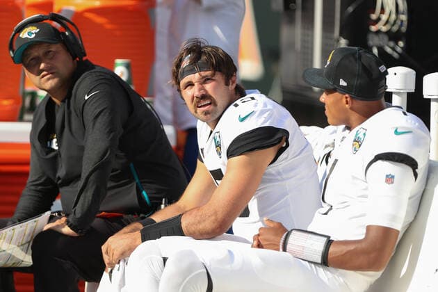 CINCINNATI, OH - OCTOBER 20: Jacksonville Jaguars quarterback Gardner Minshew (15) looks at the scoreboard during the game against the Jacksonville Jaguars and the Cincinnati Bengals on October 20th 2019, at Paul Brown Stadium in Cincinnati, OH. (Photo by Ian Johnson Icon Sportswire) NFL, American Football Herren, USA OCT 20 Jaguars at Bengals Icon191020094