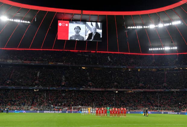 06 11 2019, football UEFA Champions League 2019 2020, group stage, 4 matchday, FC Bayern München Olympiakos Piräus, in the Allianz Arena Munich, commemoration of the deceased Bayern members, Norbert Eder, Rudolf Schels DFL and DFB regulations prohibit any use of photographs as image sequences and or quasi video