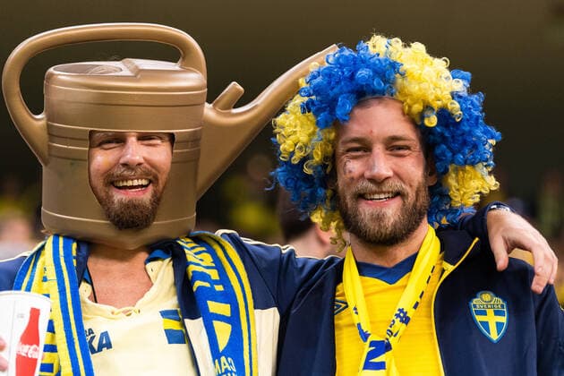 191115 Fans of Sweden ahead of the UEFA Euro Qualifier football match between Romania and Sweden on November 15, 2019 in Bucharest Photo Joel Marklund BILDBYRAN code JM 88076 BBENG football soccer football soccer UEFA Euro Qualifier international Sweden Sweden A Sweden Romania Romania Bucharest wig watering can,  Copyright: JOELxMARKLUND BB191115JM004