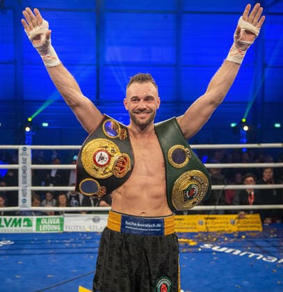 Fight for the IBO and WBA World Championship in the Light Heavyweight European Champion Dominic Bösel GER, Blue Corner vs IBO World Champion Sven Fornling SWE, Red Corner SES Box Gala on 17 11 2019 in the HALLE MESSE Arena Copyright xVIADATAx xHolgerxJohnx Halle Saale Sachsen Anhalt Germany
