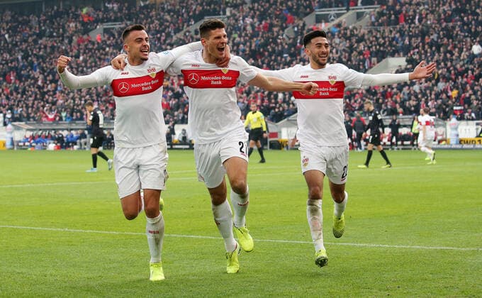 24 11 2019 Germany, Stuttgart, Football 2 Bundesliga 14 Matchday, VfB Stuttgart vs Karlsruher SC Jubel about the goal to 1 0, v l Scorer Philipp Förster, Mario Gomez, Nicolas Gonzalez VfB DFL REGULATIONS PROHIBIT ANY USE OF PHOTOGRAPHS AS IMAGE SEQUENCES AND OR QUASI VIDEO According to the guidelines of the DFL Deutsche Fußball Liga, it is prohibited to use or have used photographs taken in the stadium and or during the match in the form of sequence images and or video-like photo sequences