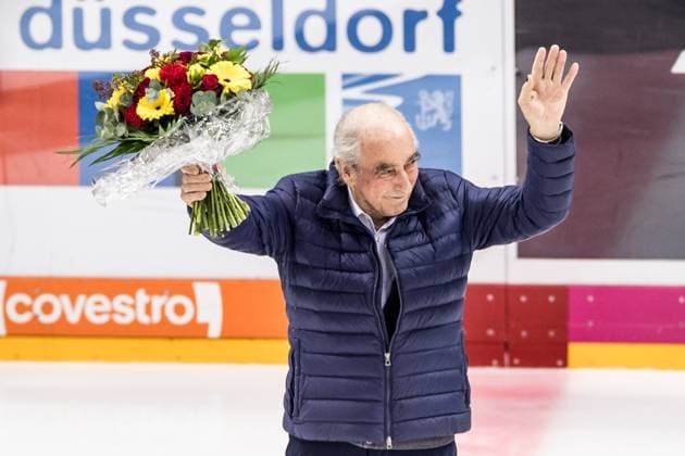 DEL Duesseldorfer EG Koelner Haie, 29 11 2019 Otto Schneitberger former DEG player honoured for his lifes work, DEL, Duesseldorfer EG Koelner Haie, ISS Dome, Duesseldorf Copyright: xBEAUTIFULxSPORTS Wunderlx