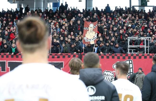 30 11 2019 Soccer Season 2019 2020 2 Soccer Bundesliga 15 Matchday 1 FC Nürnberg Nuernberg FCN Club SV Wehen Wiesbaden DaMa DFL regulations prohibit any use of photographs as image sequences and or quasi video Jens Keller Trainer Coach 1 FC Nürnberg FCN and Team Team Team after the end of the game in the Nordkurve disappoints disappointment among the Clubfan Clubfans FCN Fans Fans Clubfan Clubfans FCN Fans furious with double holder Fuck You