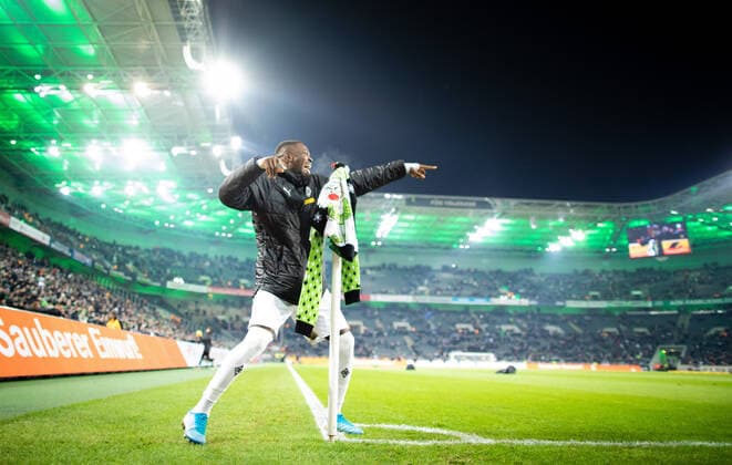 Mönchengladbach, 01 12 2019 Marcus Thuram BMG cheers with corner flag and Christmas Pullover Borussia Mönchengladbach SC Freiburg