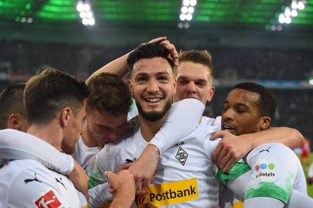 xnjx 07 12 2019 Moenchengladbach 1 Soccer Bundesliga Borussia Moenchengladbach vs. Bayern Muenchen Goal celebration Gladbach after 1 1 in Der Mitte Goal scorer Ramy Bensebaini Gladbach According to the DFL Deutsche Fussball Liga it is forbidden, to utilize photographs taken in the stadium and or from the match in the form of sequence images and or video-like photo sequences or to have them utilized DFL regulations prohibit any use of photographs as image sequences and or quasi video Moenchengladbach