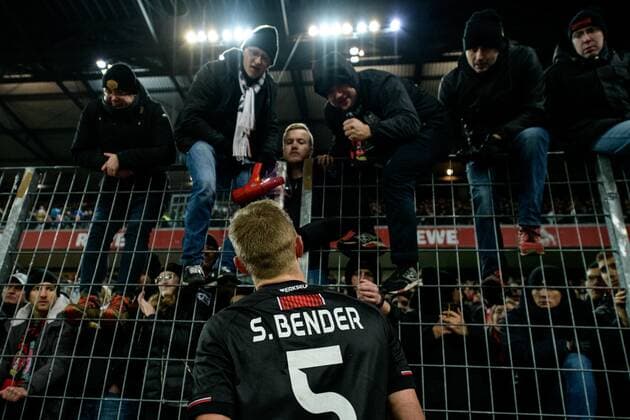 1 FC Köln vs. Bayer 04 Leverkusen, Fussball Bundesliga, 14 12 2019 Leverkusens Sven Bender discusses furiously with the fans after the final whistle at the Bundesliga match between 1 FC Köln and Bayer 04 Leverkusen on 14 12 2019 DFL regulations prohibit any use of photographs as image sequences and or quasi video , Köln NRW Deutschland RheinEnergie Stadion
