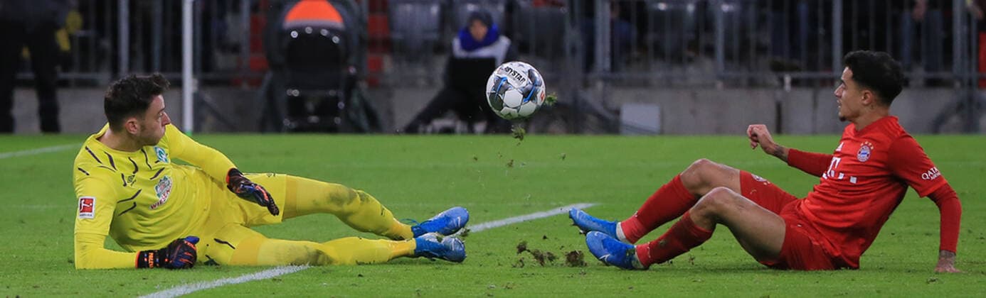 14 12 2019, 14 matchday, FC Bayern vs Werder Bremen, Allianz Arena Munich, football, sport, in picture Jiri Pavlenka Bremen vs Philippe Coutinho FCB