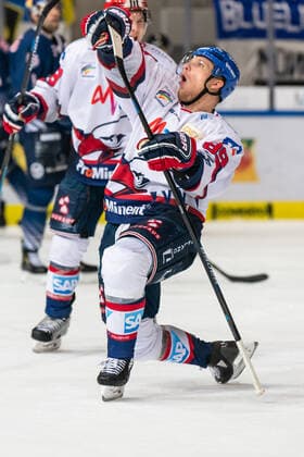 David Wolf Adler Mannheim cheers for his goal to the 2 4 in the game Red Bull Munich against Adler Mannheim on 15 12 2019 GER, ice hockey, German Ice Hockey League DEL, EHC Red Bull Munich against Adler Mannheim, 15 12 2019, Olympic Stadium Munich Munich Munich Copyright: xFeinerx Eibner-Pressefotox EP_Feiner