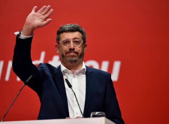 Claus Vogt VfB Stuttgart is new president of VfB Stuttgart thanks members for trust votes gestures gesture VfB Stuttgart extraordinary general meeting 2019 football 2 Bundesliga men GER Stuttgart Hanns Martin Schleyer Halle Schleyerhalle 15 12 2019 VfB Stuttgart extraordinary general meeting 2019