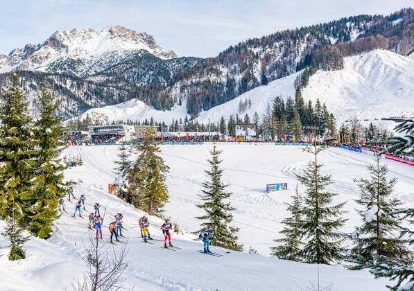 15 12 2019, Biathlon Arena, Hochfilzen, AUT, IBU World Cup Biathlon, Relay, Men, in picture the athletes on the course during men s relay of BMW IBU Biathlon World Cup at the Biathlon Arena in Hochfilzen, Austria on 2019 12 15 Hochfilzen  EP_ade