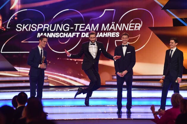 The team of the year the team of ski jumpers with left Stephan LEYHE, Markus EISENBICHLER who puts a Schuhplattler on the floor, Karl GEIGER and Richard FREITAG With Trophaeen Proklamation, Gala Athlete of the Year 2019 on 15 12 2019 in the Kurhaus Baden Baden
