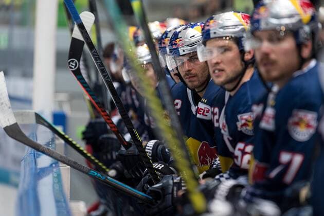 Ice hockey, DEL, EHC Red Bull Munich Augsburg Panther In the picture Yasin EHLIZ EHC Red Bull Munich, 42 on the Bank Munich Olympic ice stadium Munich Bavaria Germany Copyright: Passion2Press MarkusxFischerx