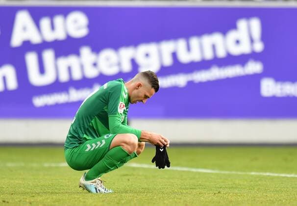 21 12 2019 Football Season 2019 2020 2 Football Bundesliga 18 Matchday FC Erzgebirge Aue Wismut FCE SpVgg Greuther Fürth Cloverleaf MeZi DFL REGULATIONS PROHIBIT ANY USE OF PHOTOGRAPHS AS IMAGE SEQUENCES AND OR QUASI VIDEO Branimir Hrgota 17, SpVgg Greuther Fürth disappointed disappointmentna
